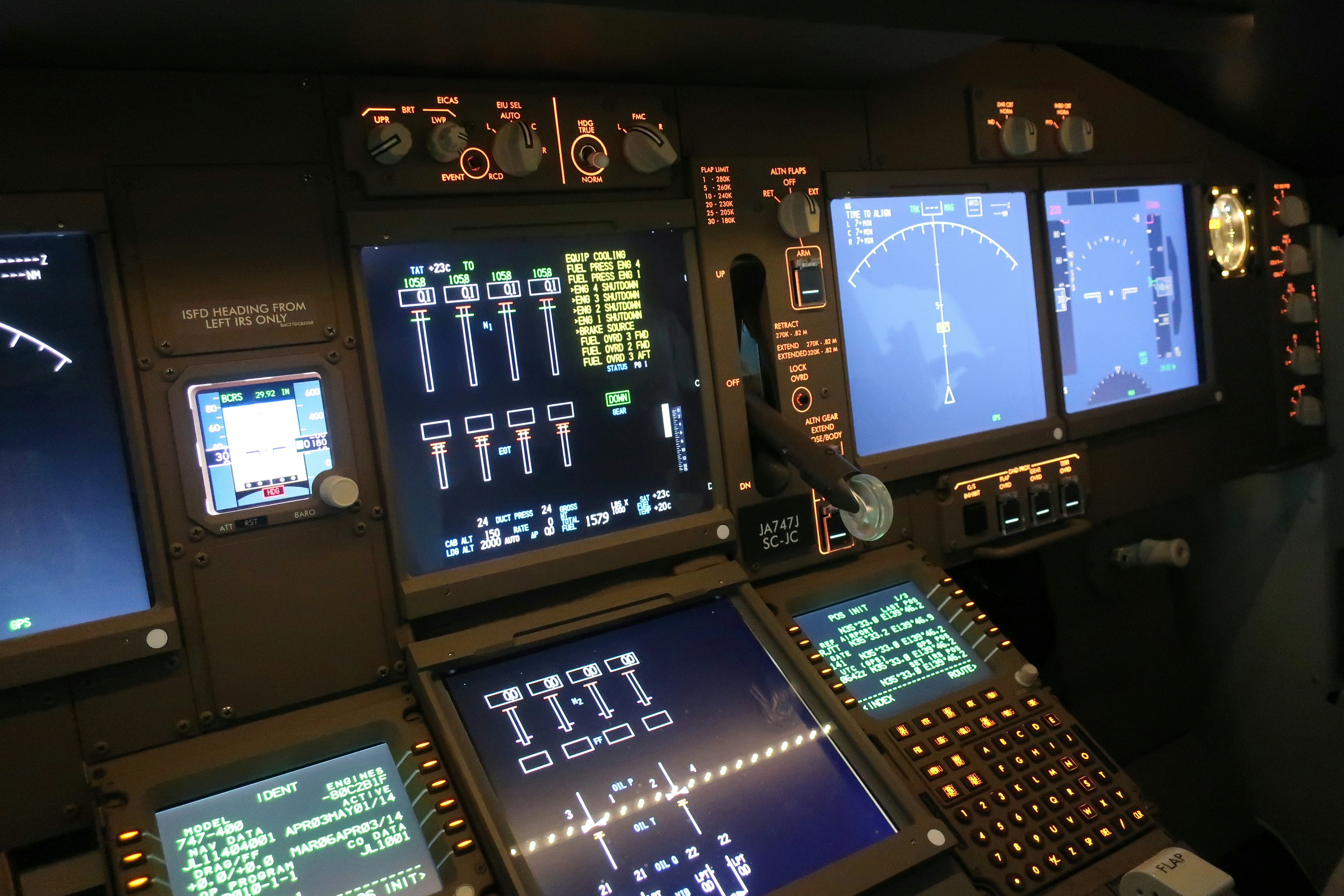 Advanced Flight Simulator Cockpit